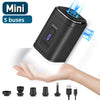 Mini pompe électrique rechargeable pour sac sous vide tenue dans la main, avec ses 5 buses et son câble USB