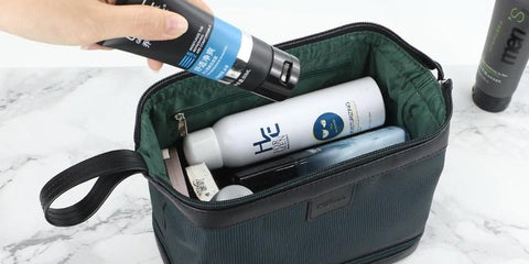 Que Mettre dans une Trousse de Toilette ? La Check-List Complète 2025