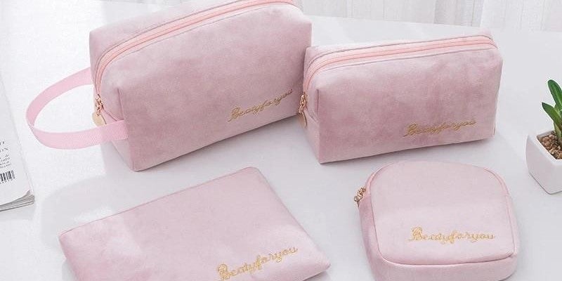 How to choose a women's toiletry bag? 