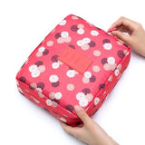 Trousse à maquillage de voyage rose vue de face – Trousse à Maquillage de Voyage Travel™ | Sogaïa