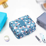 Trousse à maquillage de voyage rouge vue de face – Trousse à Maquillage de Voyage Travel™ | Sogaïa