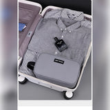 Trousse de toilette rangée dans une valise